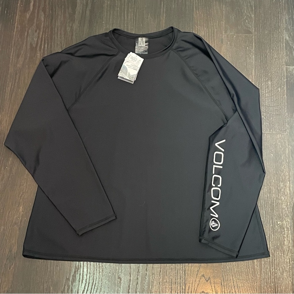 NWT Volcom long sleeved rash guard